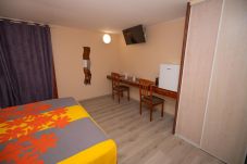 Mini-bar et coin télévision