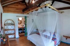 Rent by room in Opoa - Chambre d'hôtes Oviri 1