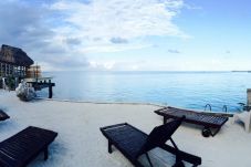 Bungalow in Avatoru - RANGIROA -  Fare Blue spot garden